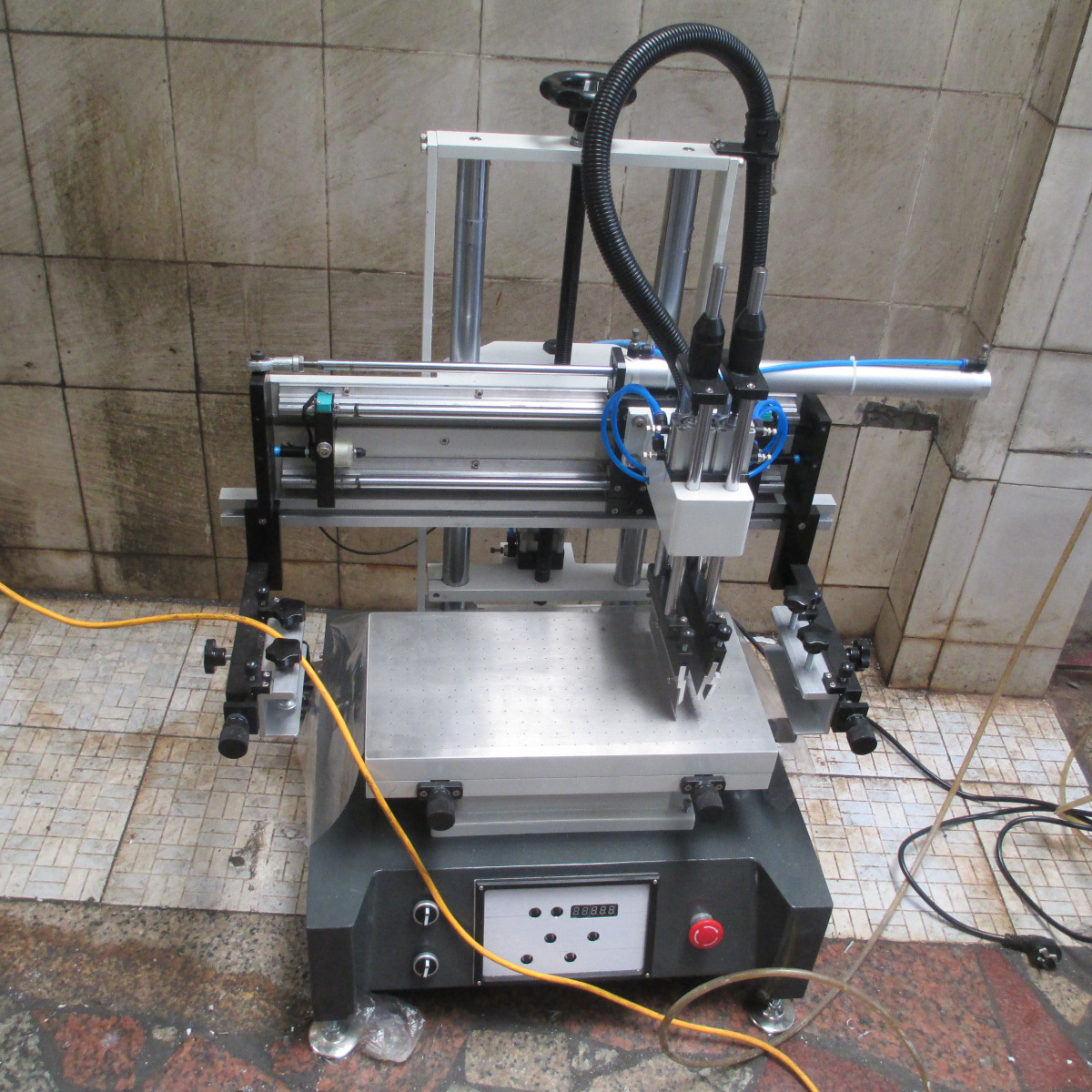 ماكينة طباعة سلك سكرين صغيرة (HX-2030C)