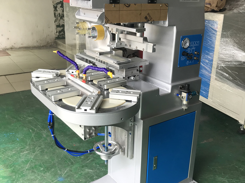 تباع طابعة الوسادة ثنائية الألوان مع جهاز وسادة التنظيف التلقائي إلى إندونيسيا