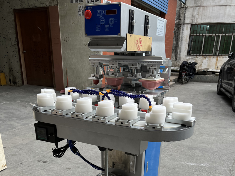 4 طابعة الوسادة الملونة تباع إلى ليتوانيا