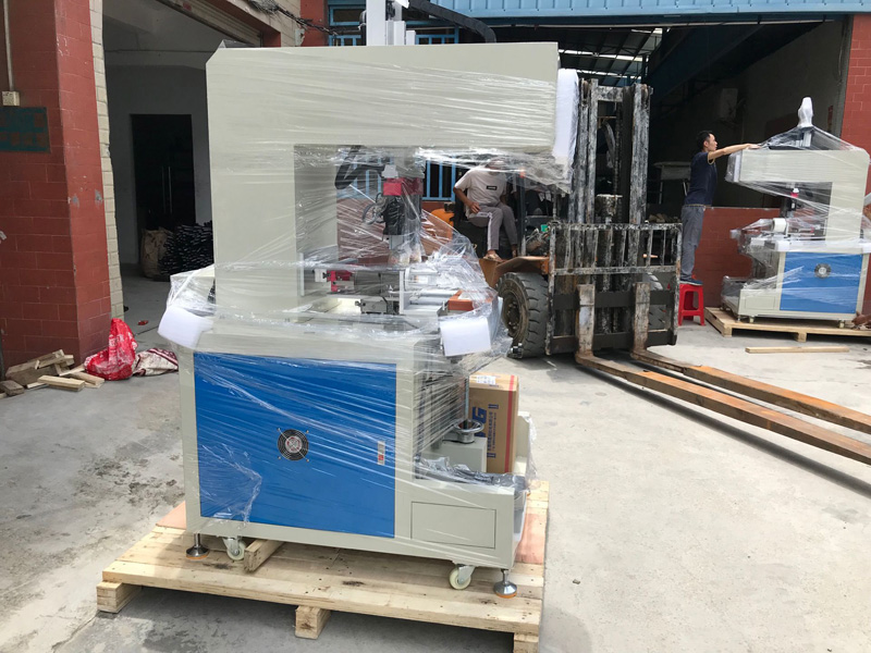 يشتري العملاء البرتغاليون طابعة الوسادة بمحرك مؤازر بلونين