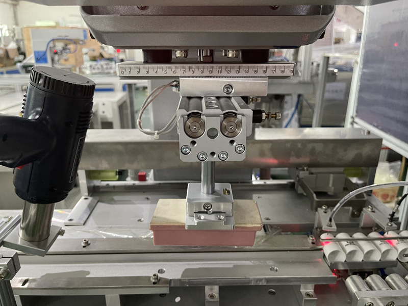 آلة طباعة الوسادة الأوتوماتيكية على حامل المصباح