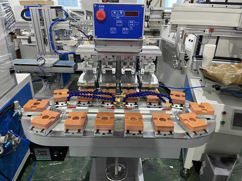 تم بيع طابعة الوسادة ذات الكوب الحبر ذات 4 ألوان إلى أوكرانيا 