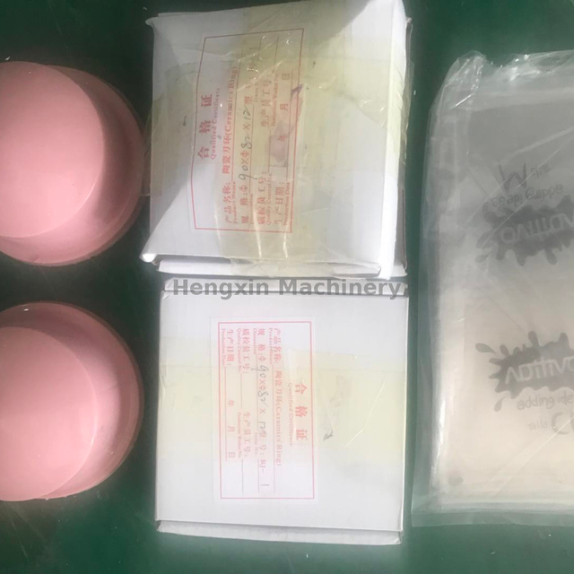 طابعة الوسادة بأكواب الحبر الملونة على الطاولة (MINI / K)