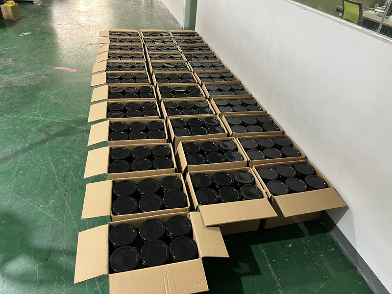 يُباع حبر طباعة الشاشة UV 408KG إلى الهند