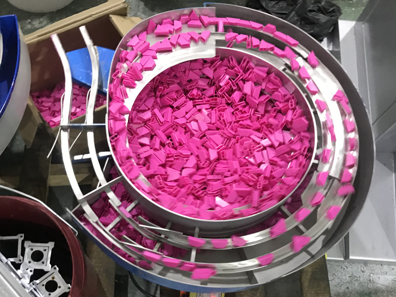 يشتري عميل تايلاند آلة طباعة الوسادة ذات القصاصات الأوتوماتيكية