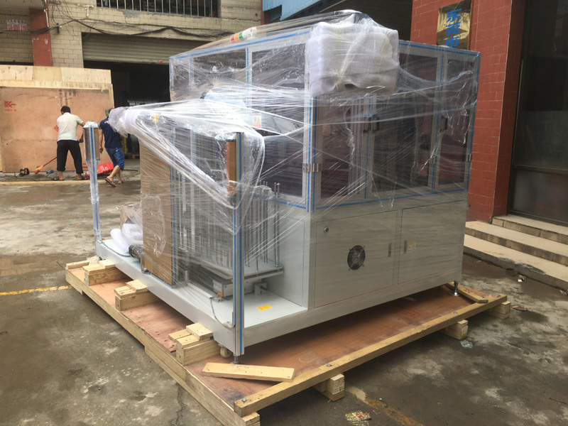 عملاء تركيا يشترون آلة طباعة شاشة النعل الأوتوماتيكية